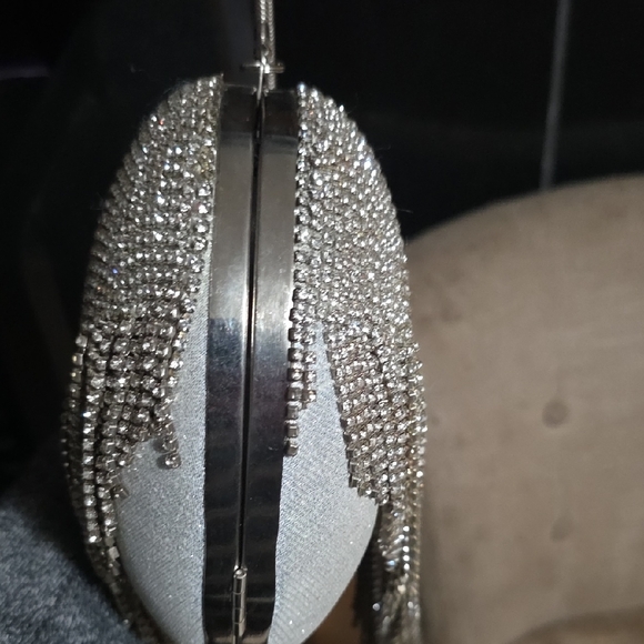 Silver Heart-Shaped Rhinestone Handbag - Picture 4 of 10